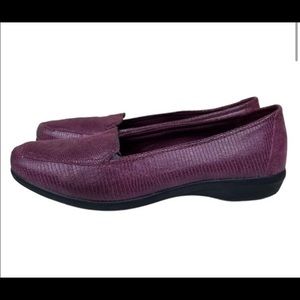 Clarks Haydn Gloss Purple Berry Flat Slip On Loafer Size 6.5M Leather Upper